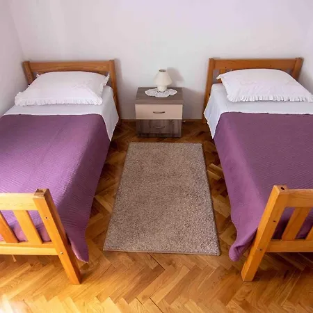 Apartment Zvone *